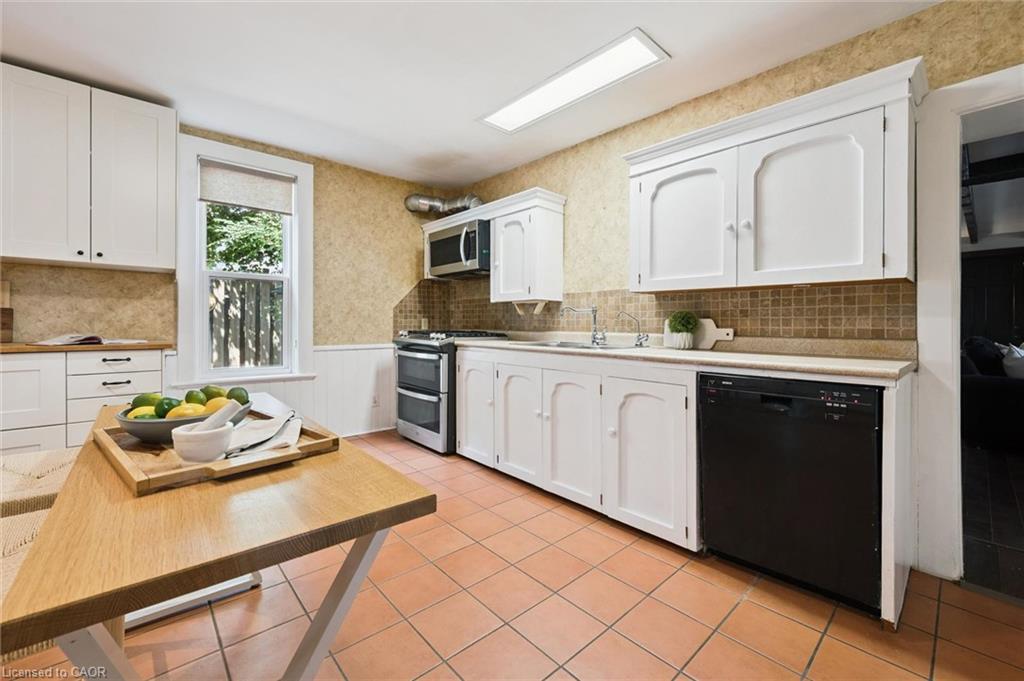 318 Guelph Avenue Property Photo 16