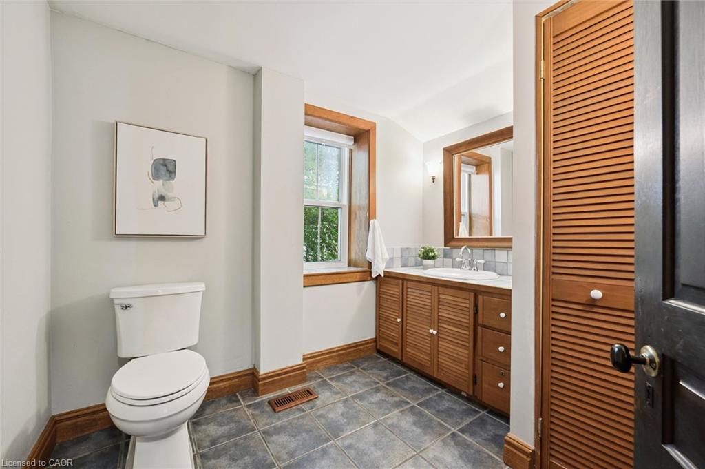 318 Guelph Avenue Property Photo 21