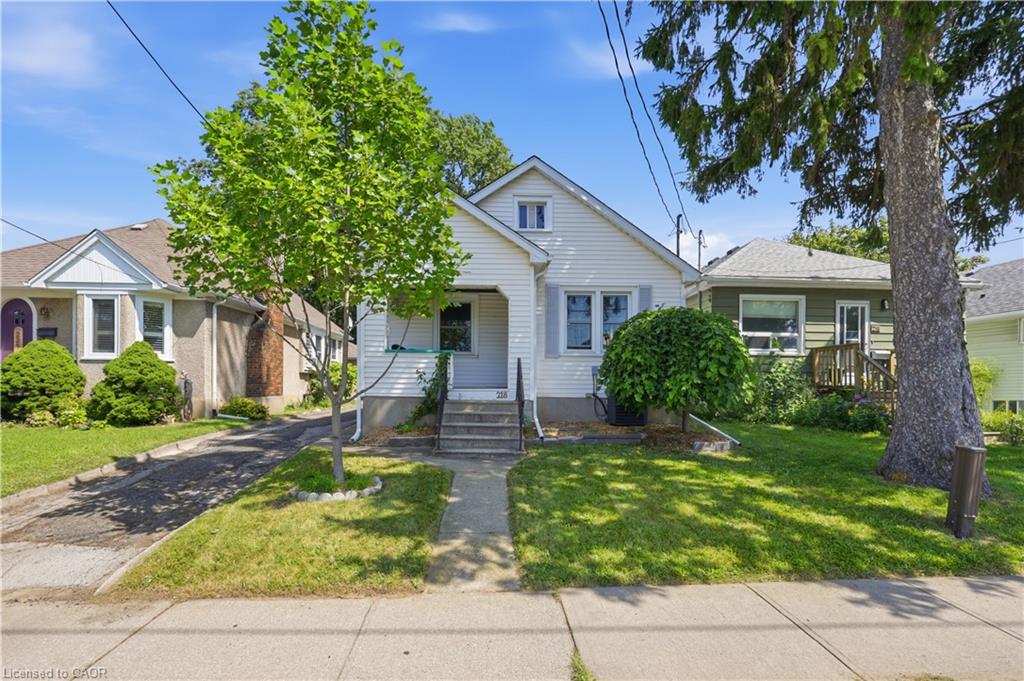 218 Lake Street Property Photo 4