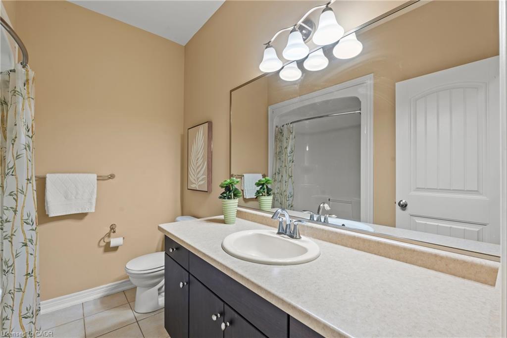 58 Videl Crescent N Property Photo 9