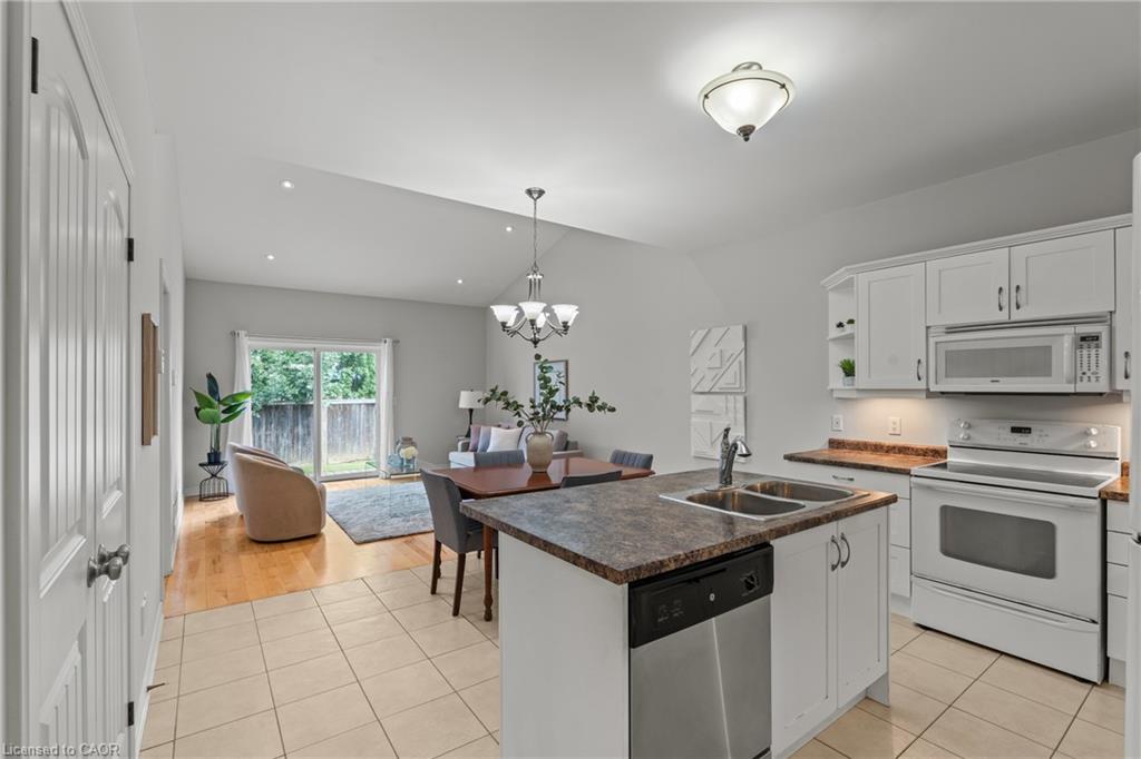 58 Videl Crescent N Property Photo 10