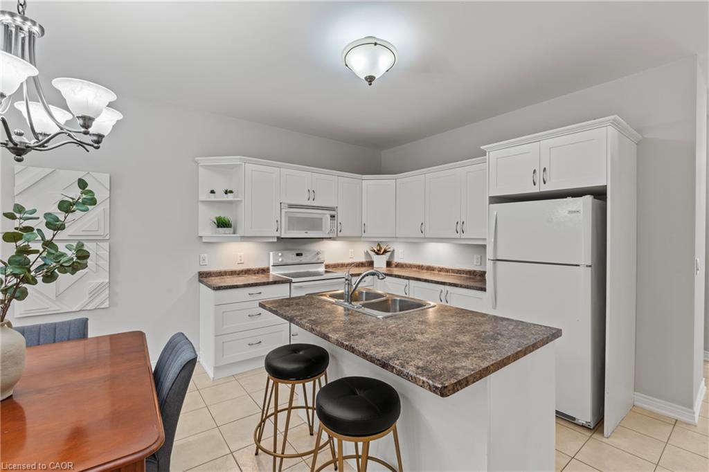 58 Videl Crescent N Property Photo 11