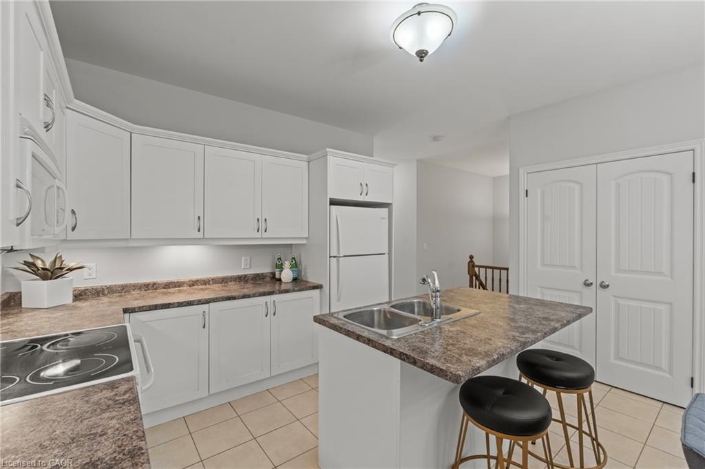 58 Videl Crescent N Property Photo 12
