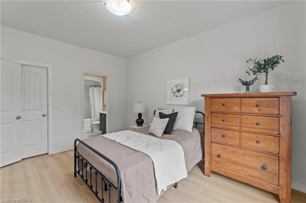 58 Videl Crescent N Property Photo 22