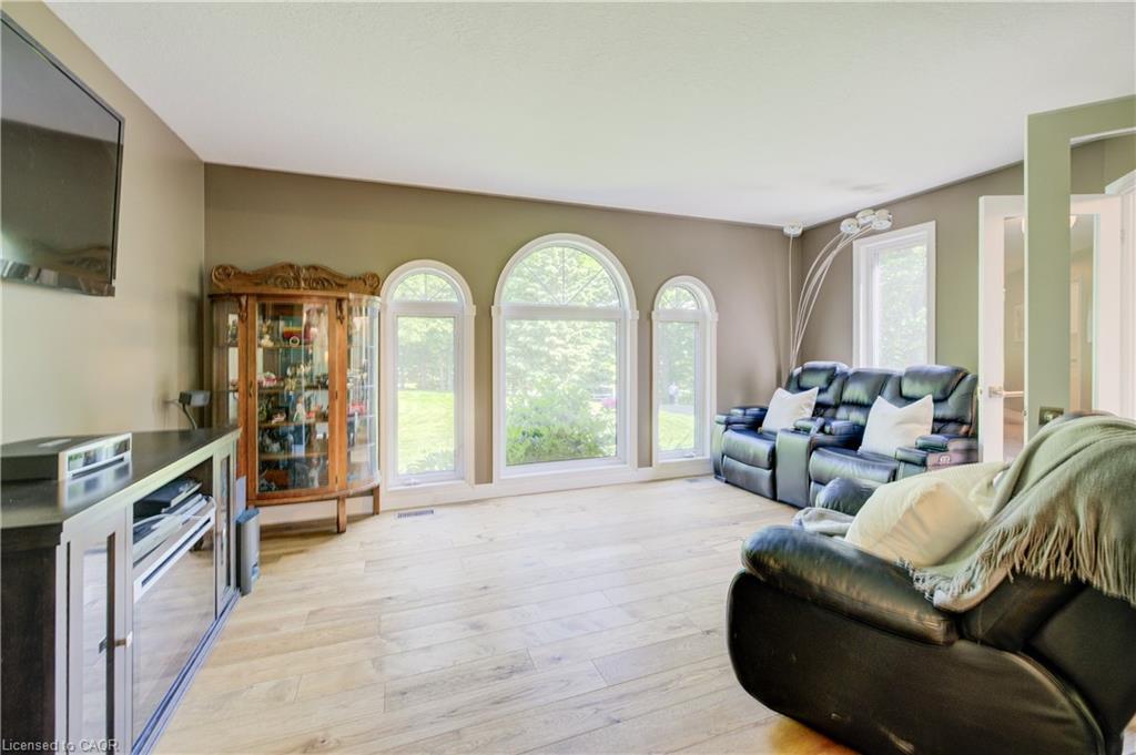 7664 Maltby Road E Property Photo 17