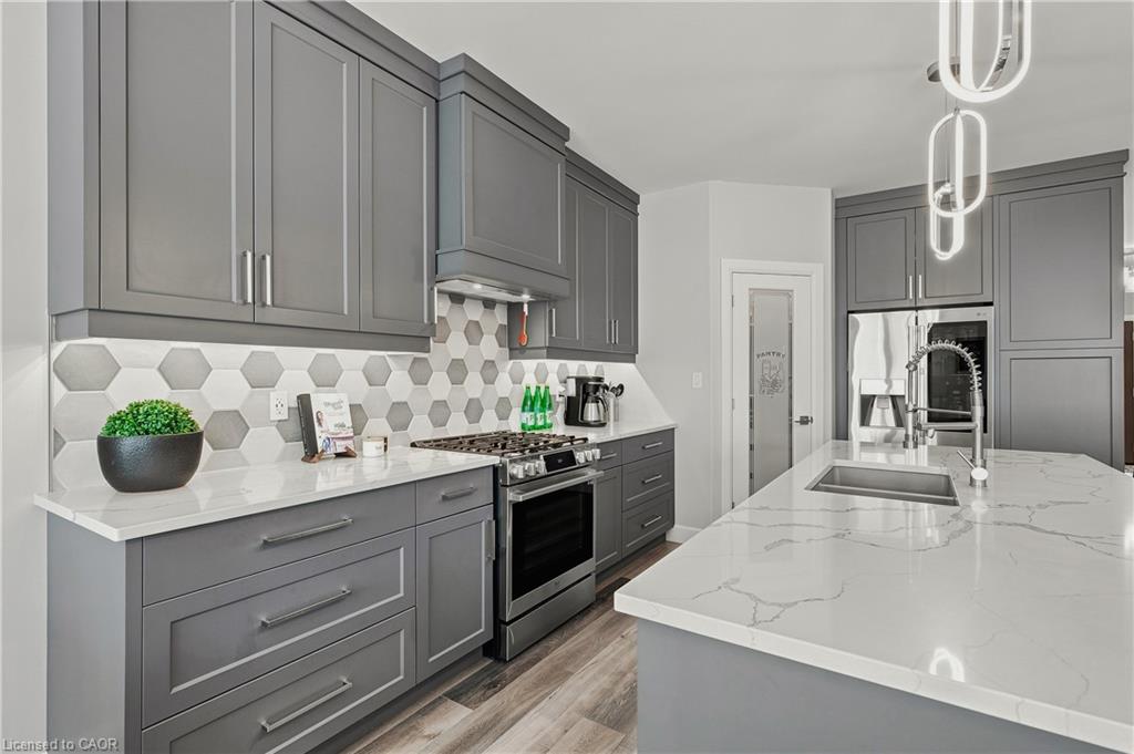 1070 Evans Street W Property Photo 10