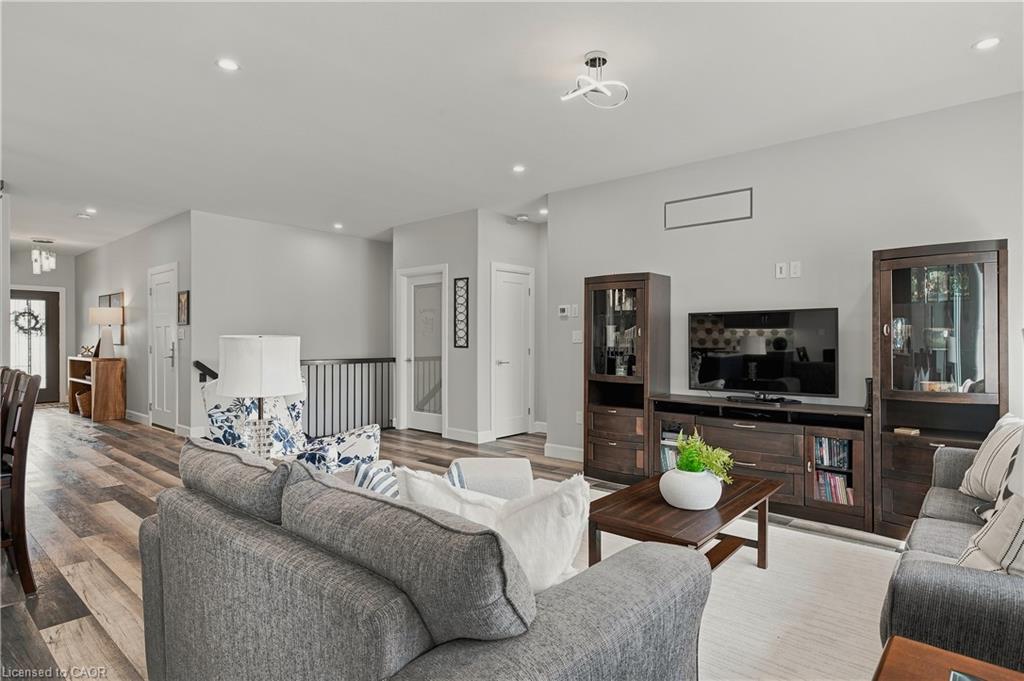 1070 Evans Street W Property Photo 18
