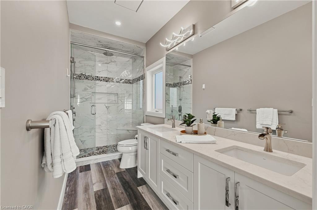 1070 Evans Street W Property Photo 22