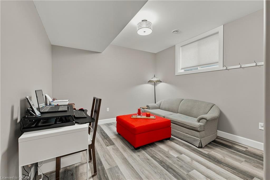 1070 Evans Street W Property Photo 33