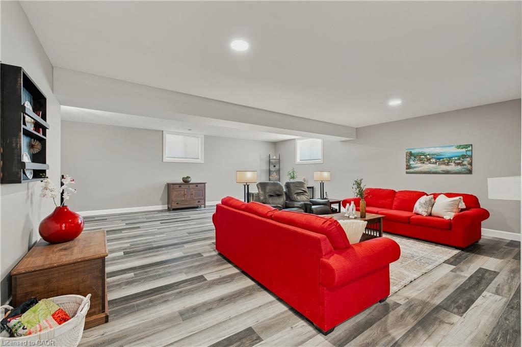 1070 Evans Street W Property Photo 35