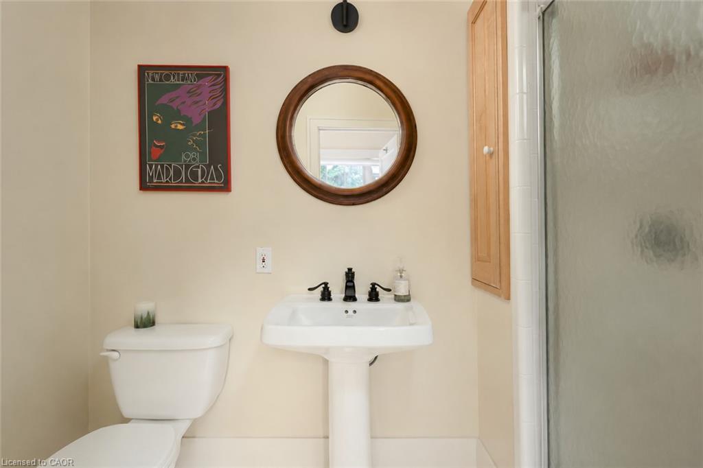 23 Alice Street W Property Photo 11