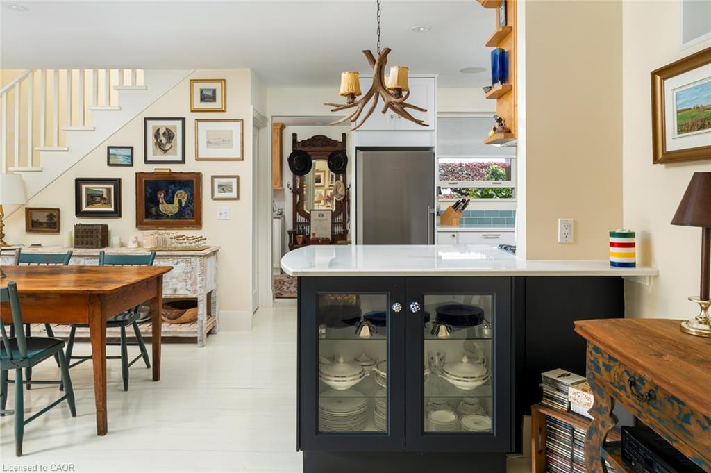 23 Alice Street W Property Photo 15