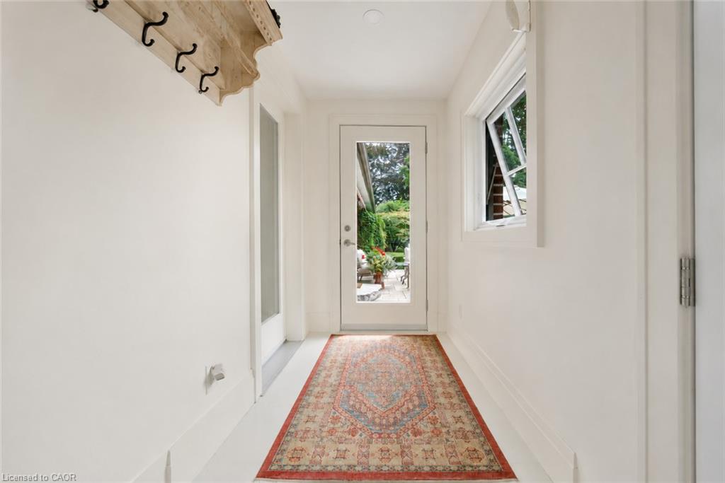 23 Alice Street W Property Photo 21
