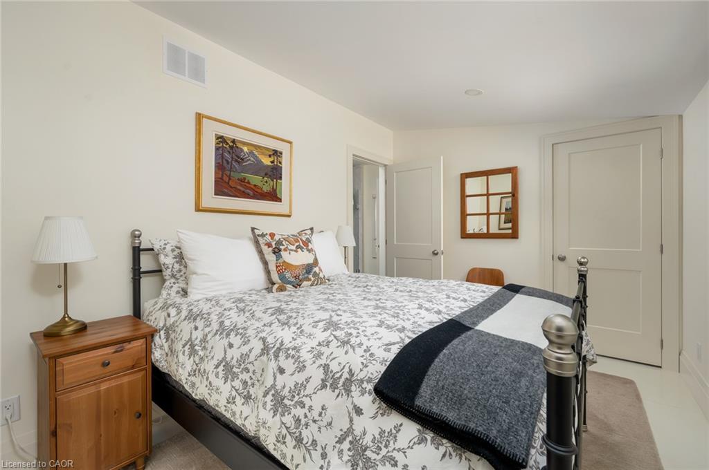 23 Alice Street W Property Photo 30