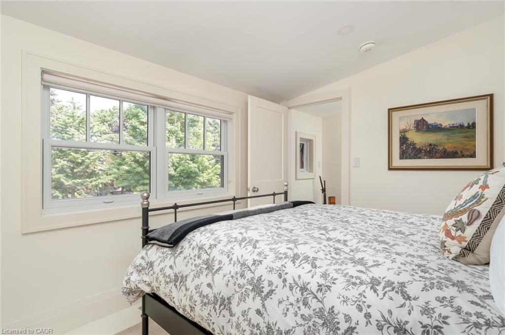 23 Alice Street W Property Photo 31