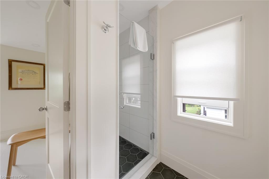 23 Alice Street W Property Photo 33