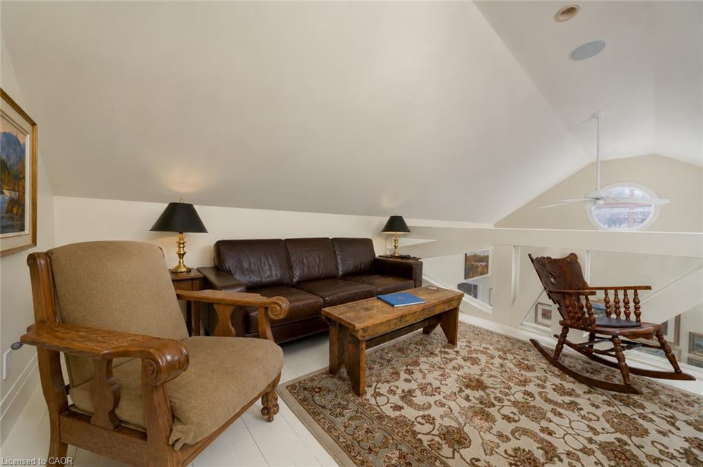 23 Alice Street W Property Photo 36