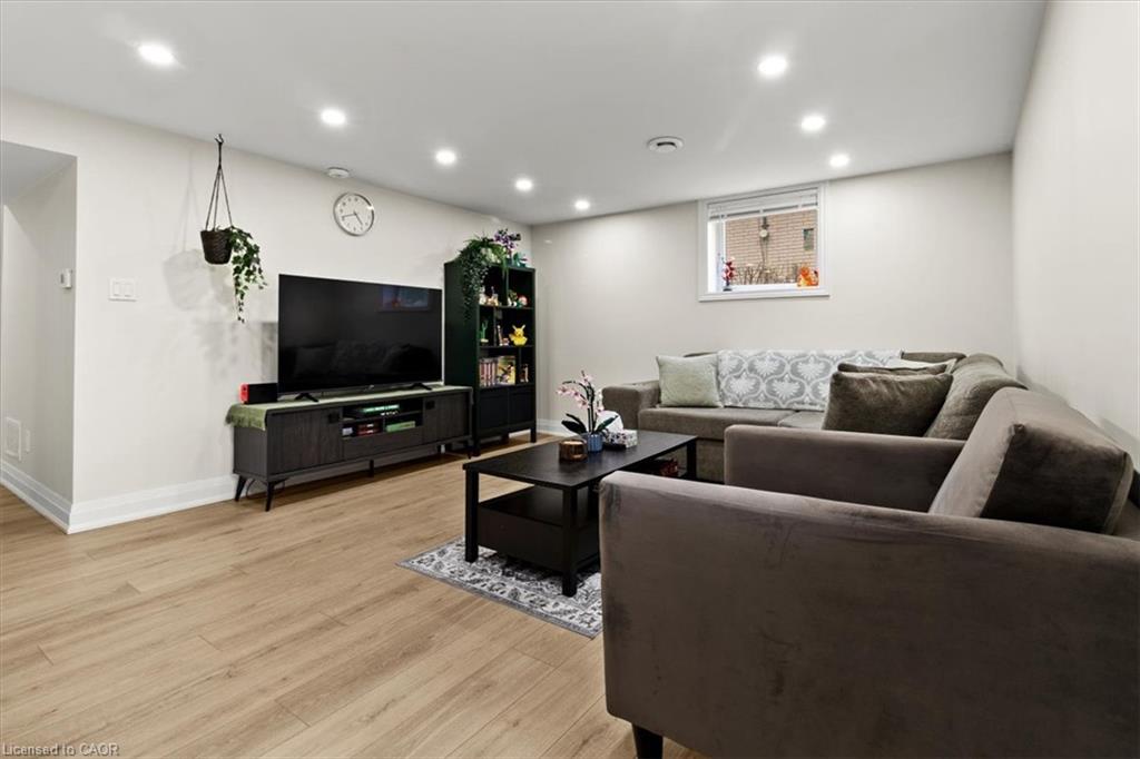 161 Hoover Crescent Property Photo 3