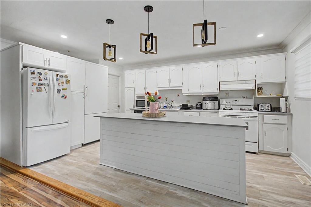 2110 Cavendish Drive Property Photo 3