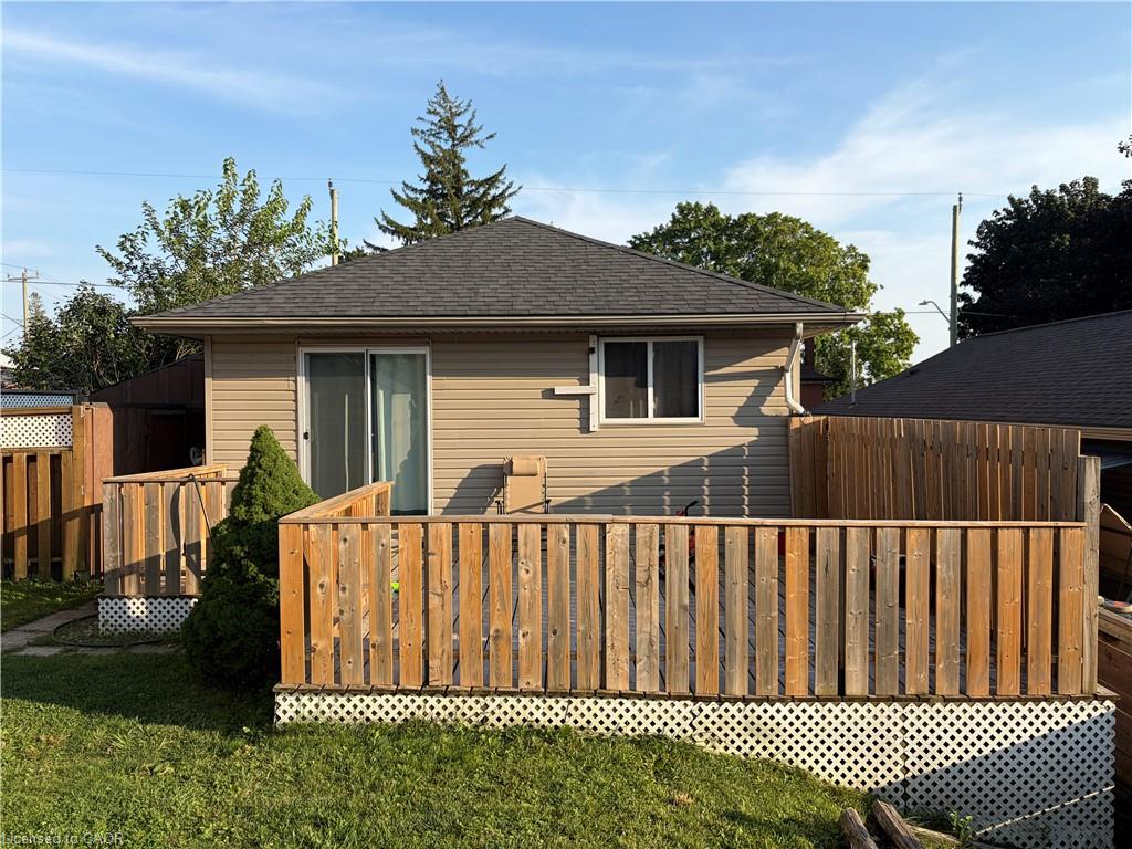 819 John Street Property Photo 10
