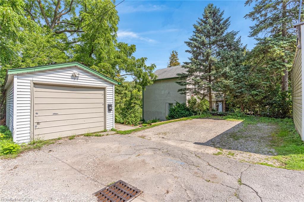 67 Queen Street W Property Photo 3