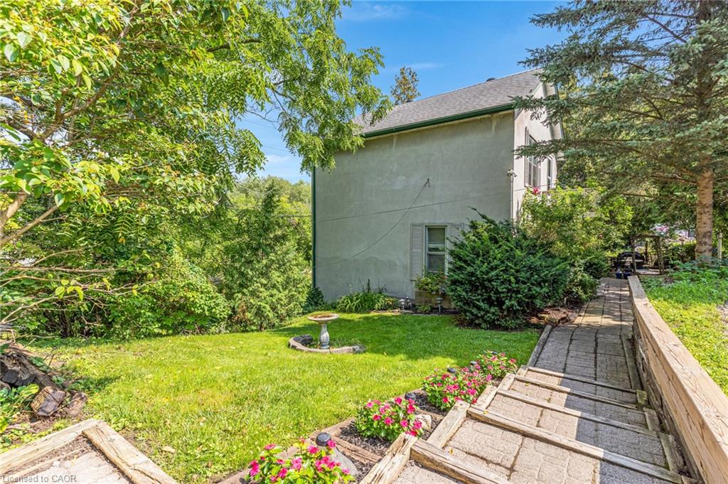 67 Queen Street W Property Photo 4
