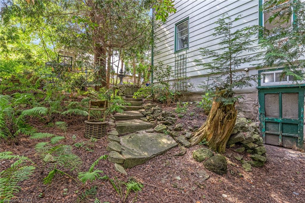 67 Queen Street W Property Photo 9