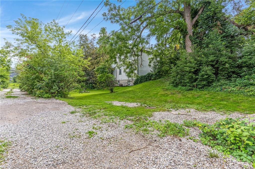 67 Queen Street W Property Photo 13