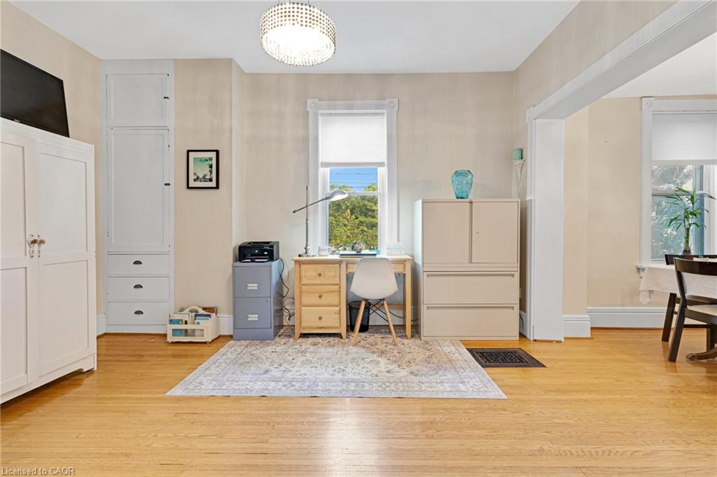 67 Queen Street W Property Photo 24