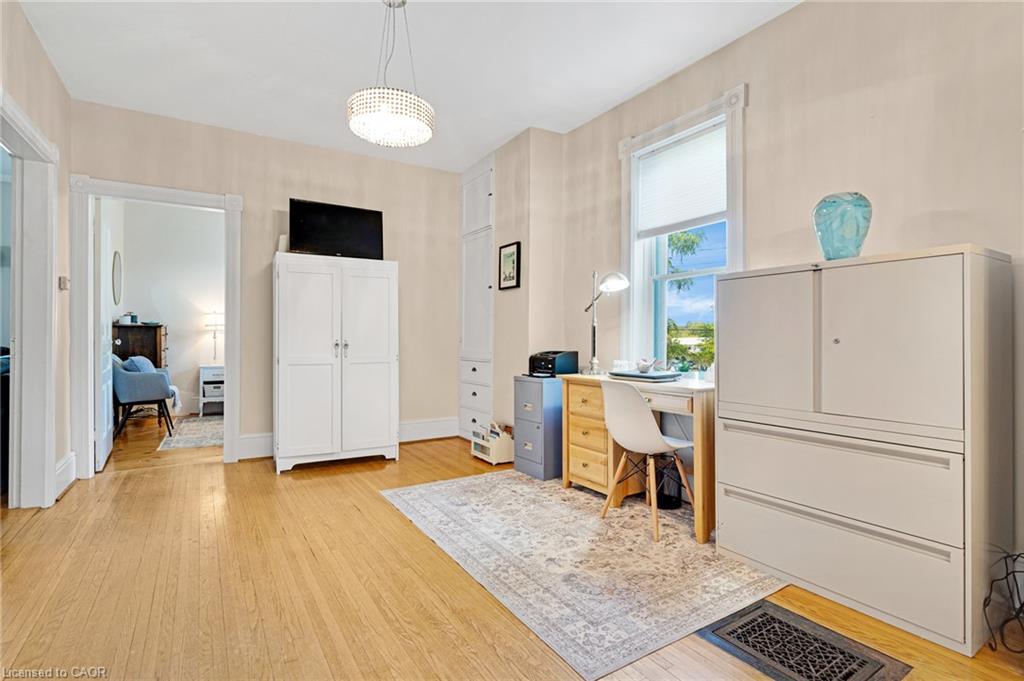 67 Queen Street W Property Photo 25