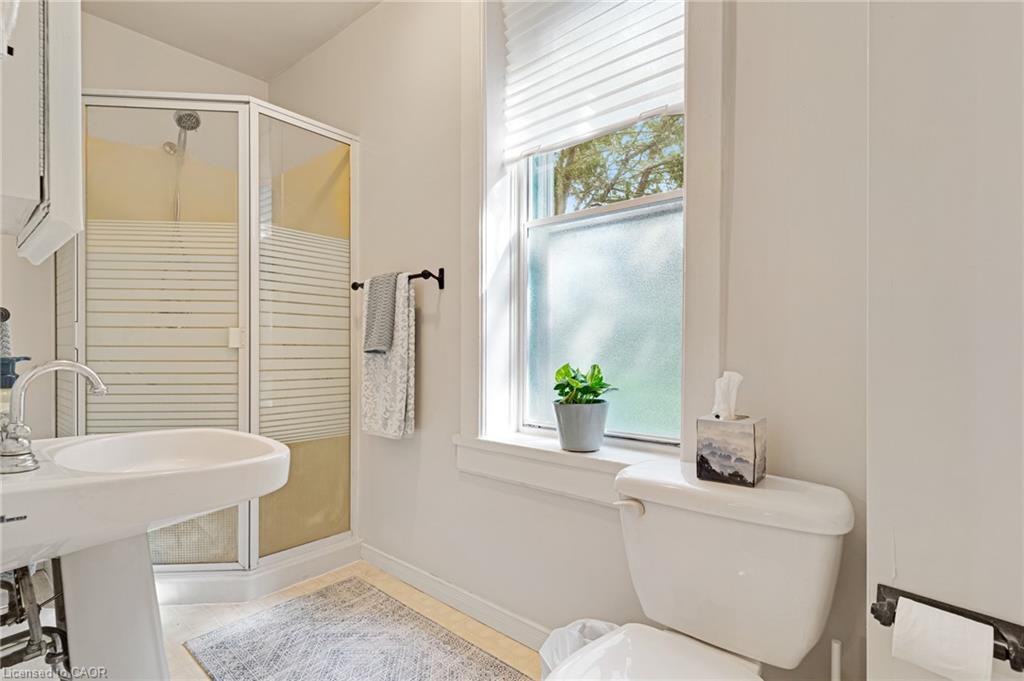 67 Queen Street W Property Photo 29