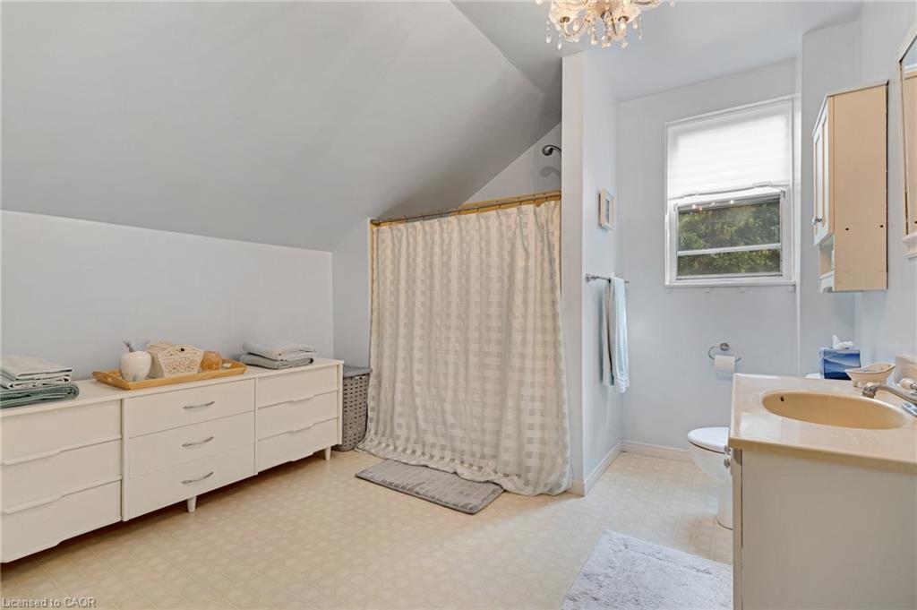 67 Queen Street W Property Photo 37