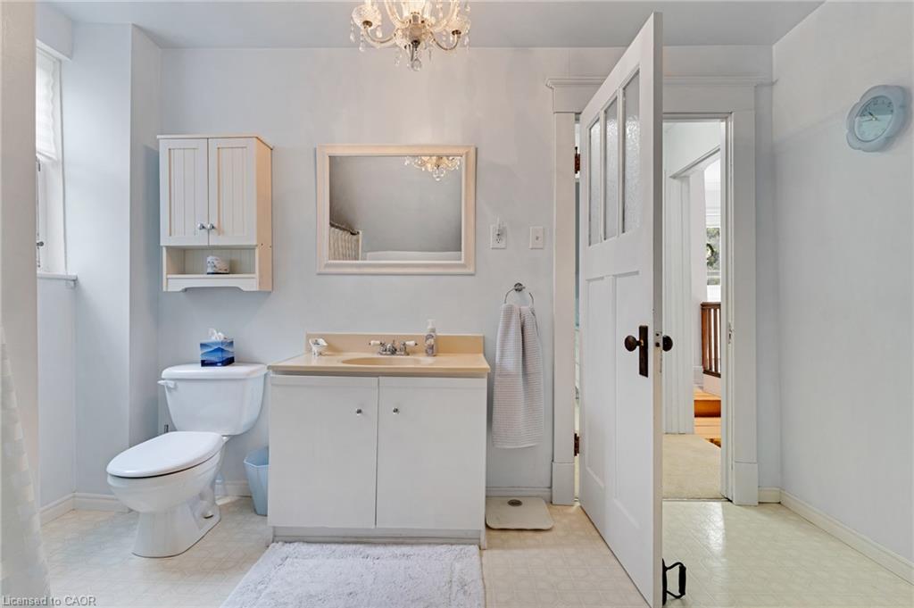 67 Queen Street W Property Photo 38