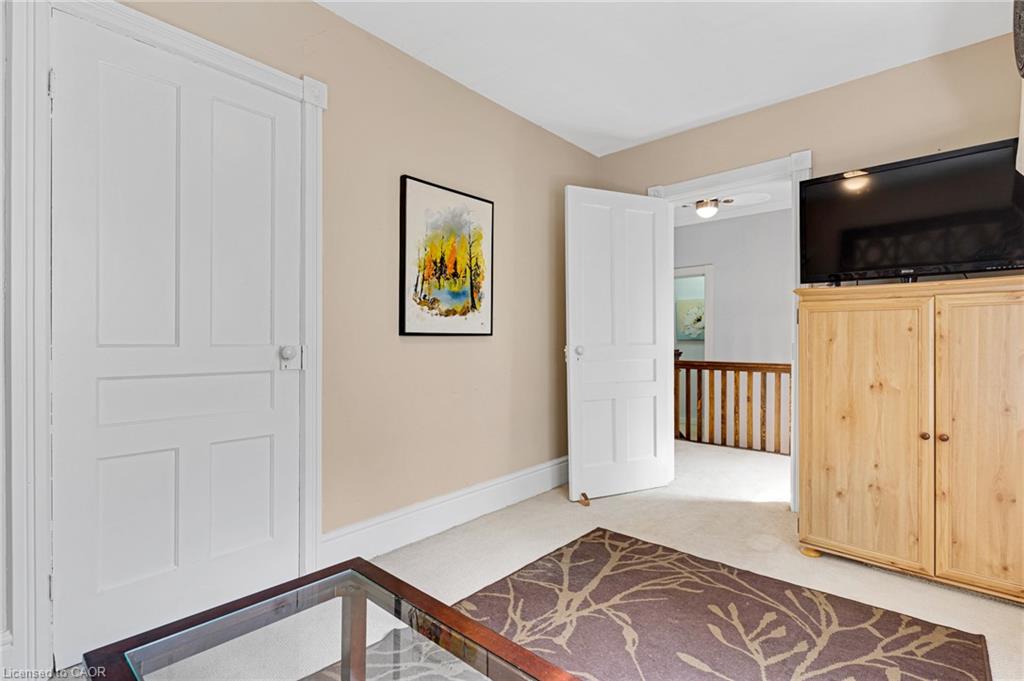67 Queen Street W Property Photo 40