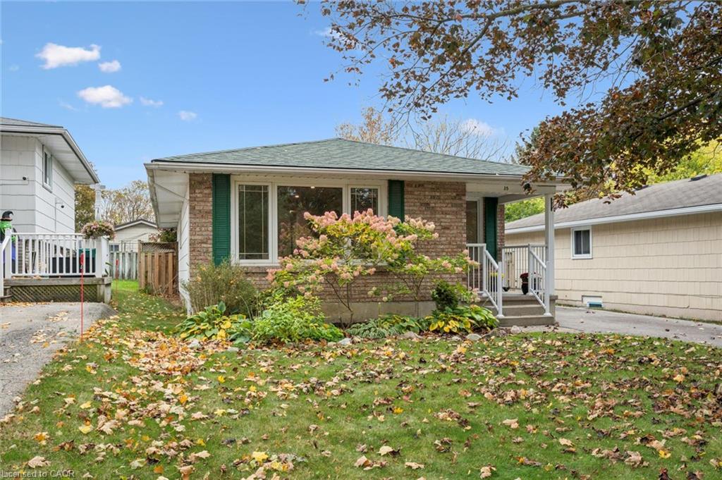 35 Pepperwood Crescent Property Photo 1