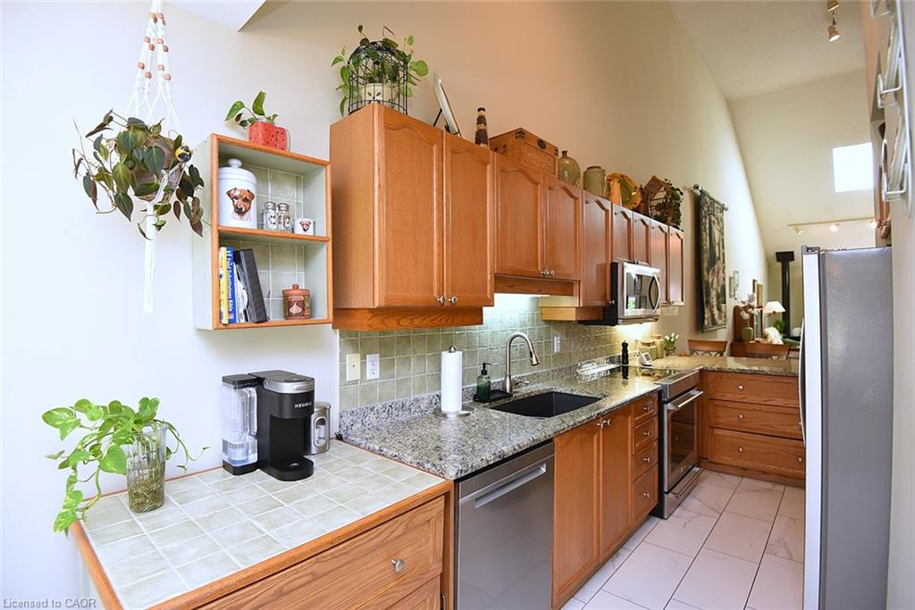 13-476 Walkers Line Property Photo 21