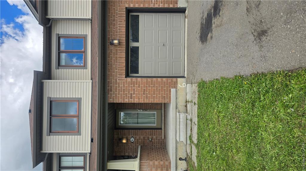 82 Scarletwood Street Property Photo 5