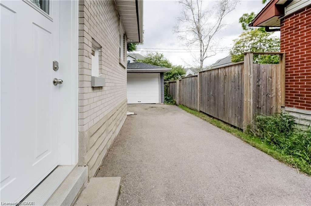 87 Elgin Crescent Property Photo 2
