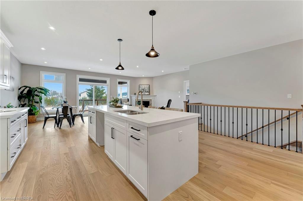 93 Craddock Boulevard Property Photo 6
