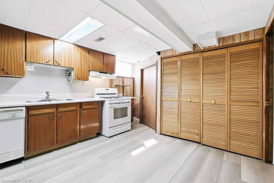 10 Rose Crescent Property Photo 3