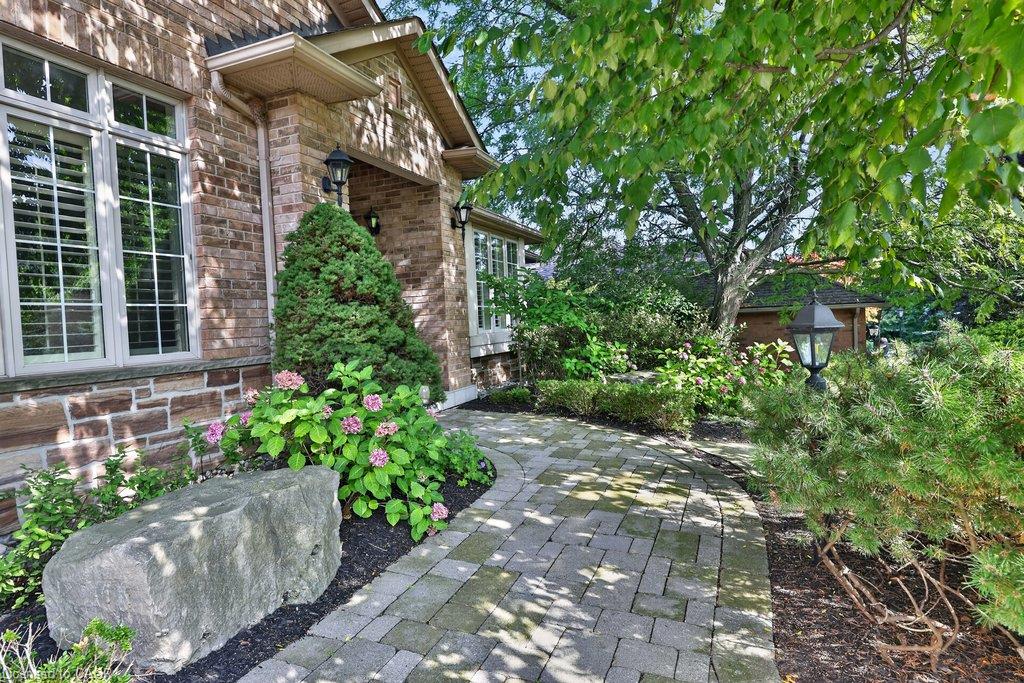 1092 Crofton Way Property Photo 3