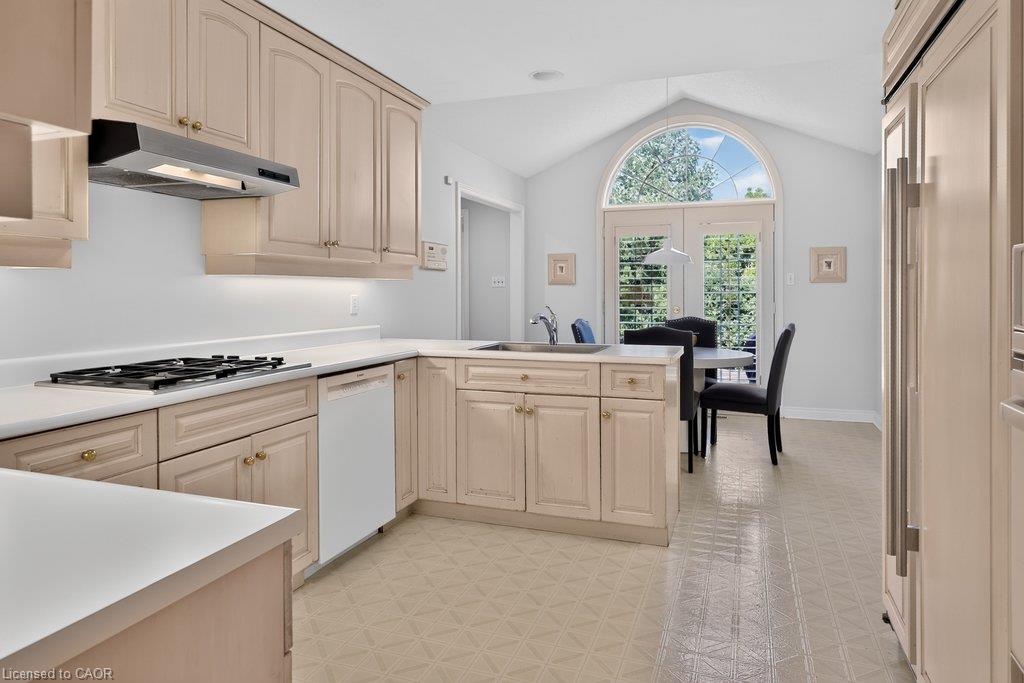 1092 Crofton Way Property Photo 13
