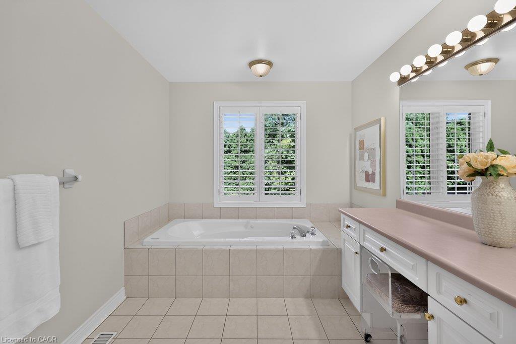 1092 Crofton Way Property Photo 24
