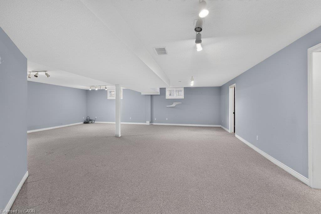1092 Crofton Way Property Photo 32