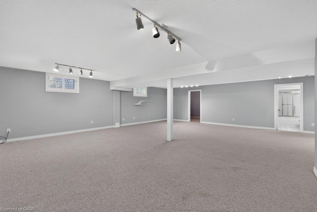 1092 Crofton Way Property Photo 33