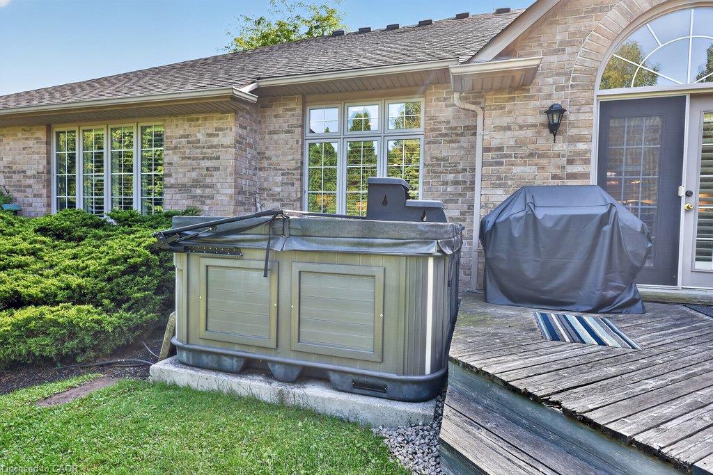 1092 Crofton Way Property Photo 39