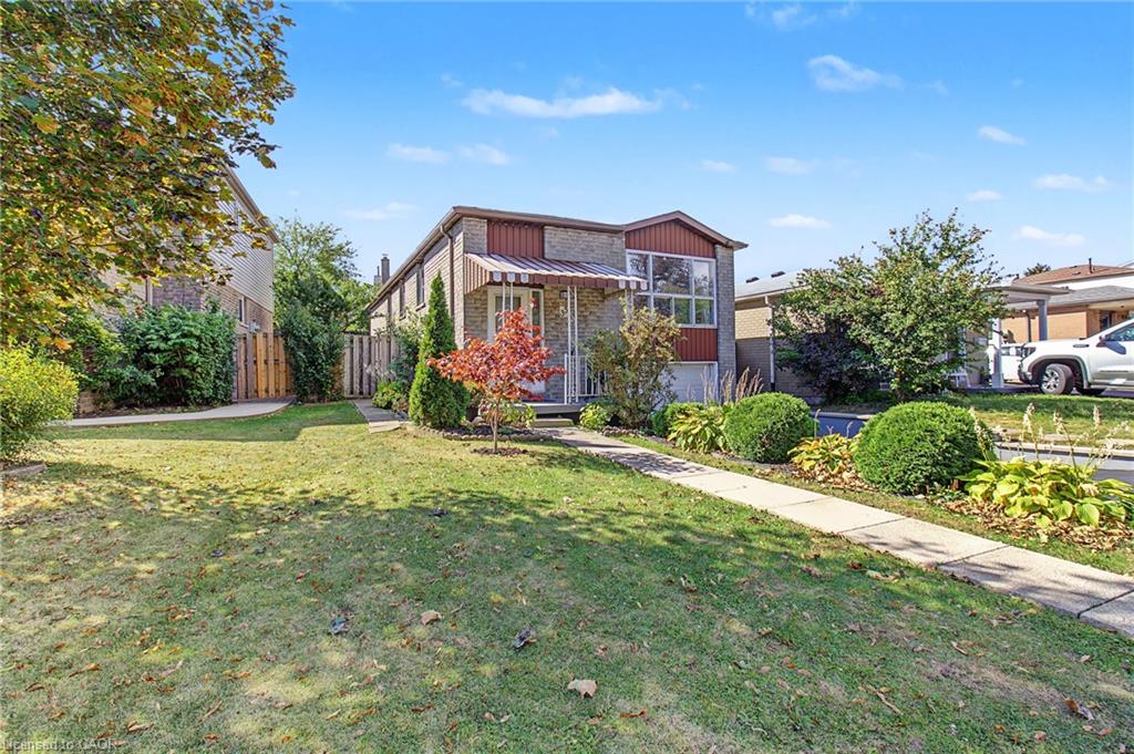 35 Garden Crescent Property Photo 1