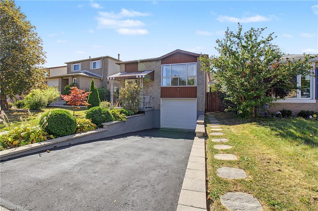 35 Garden Crescent Property Photo 1