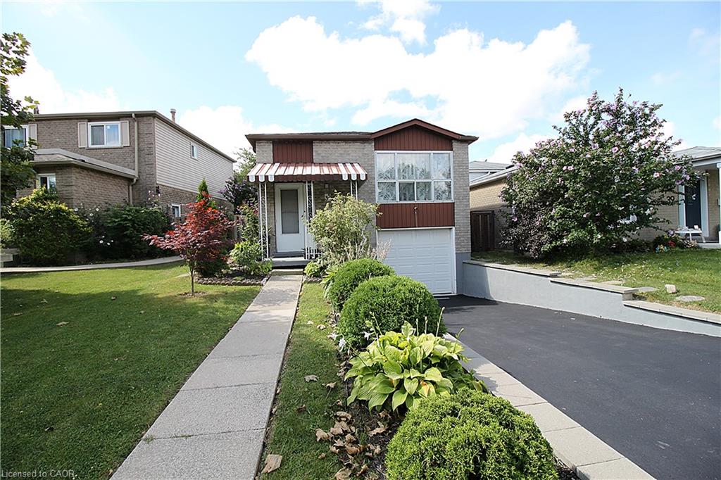 35 Garden Crescent Property Photo 2