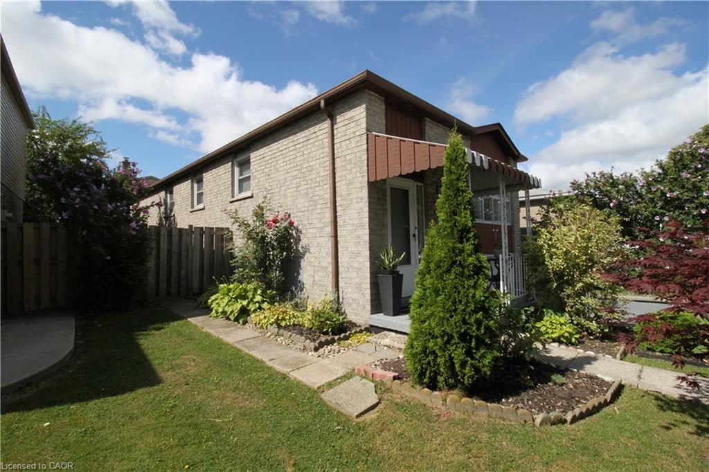 35 Garden Crescent Property Photo 3